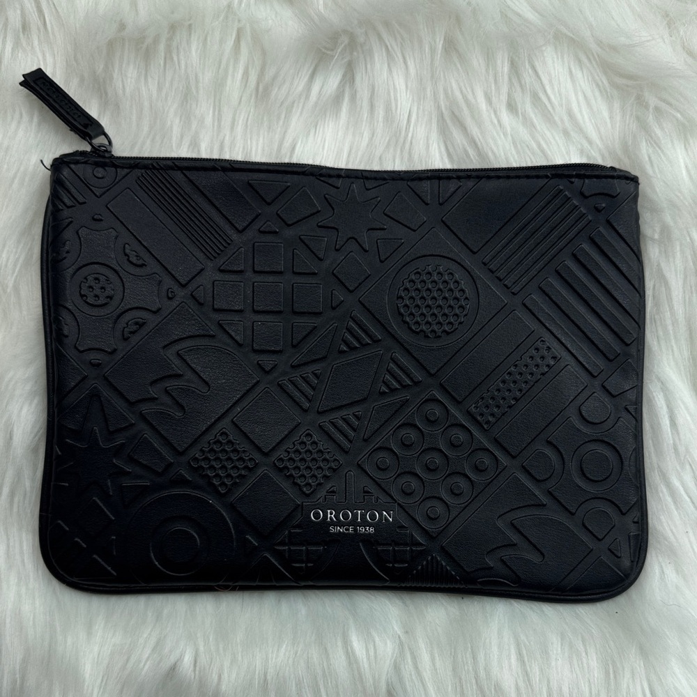 Oroton Craig Karl limited edition make up amenity kit bag for qantas curates